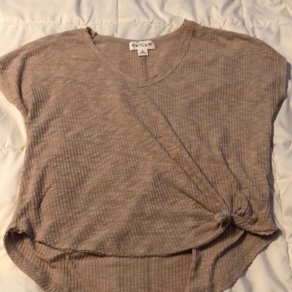 Blush colored flowy top. Size small. Can fit a medium.